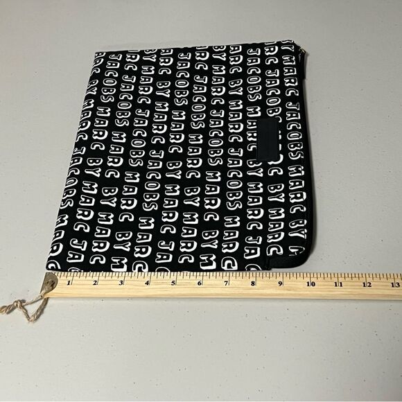 𝅺marc by Marc Jacobs Monogram Laptop Case - Picture 10 of 11